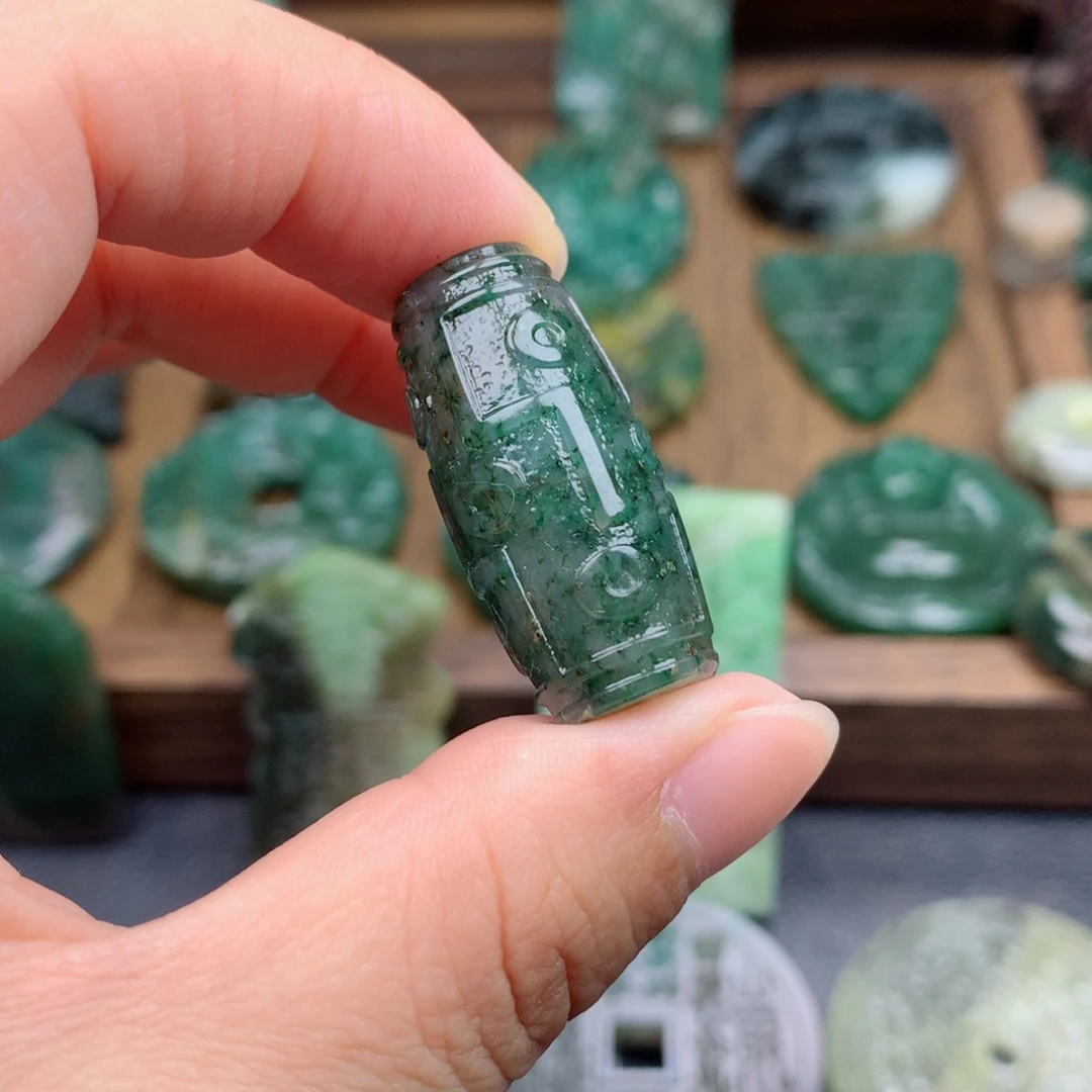 独山玉未镶嵌颈饰