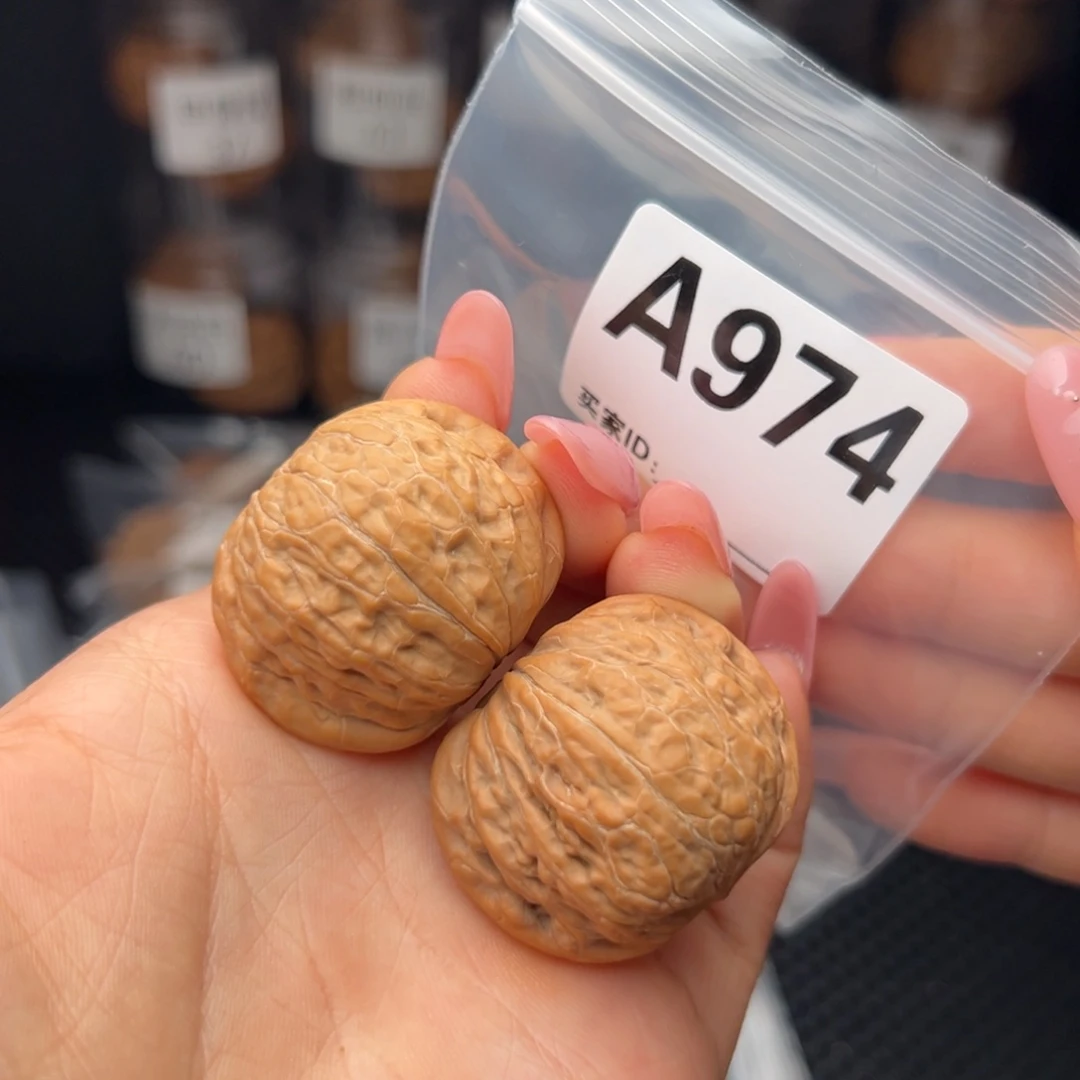 文玩核桃吊坠铁锤36