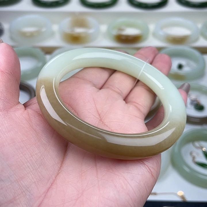 和田玉（糖玉）未镶嵌手镯