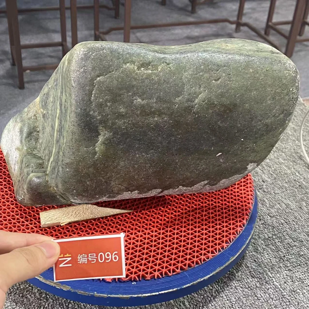 新疆玉料原石发一件编号096