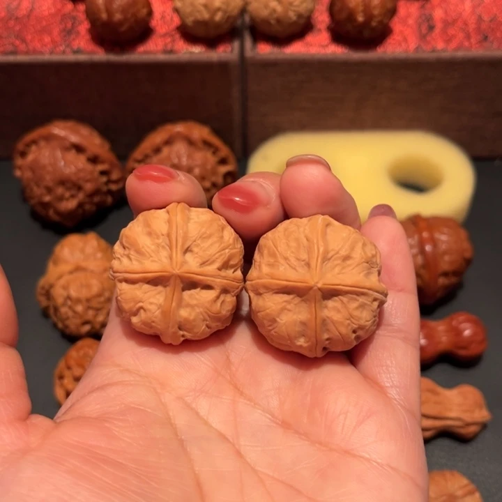 文玩核桃吊坠四棱