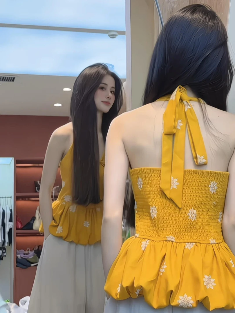 今年流行女装韩里韩气的穿搭上衣设计感黄色印花抹胸花苞背心夏季