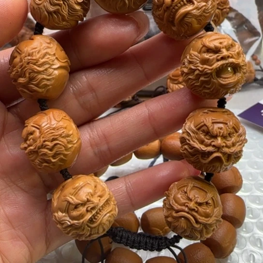 橄榄核手串橄榄雕的艺术