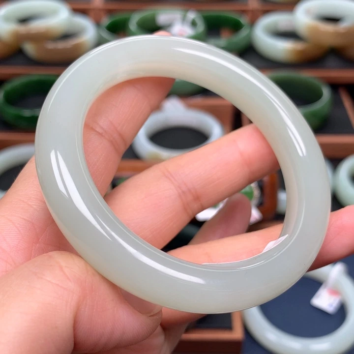 和田玉手镯未镶嵌56