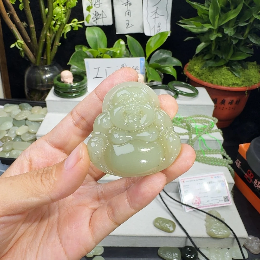 厚****和田玉未镶嵌颈饰