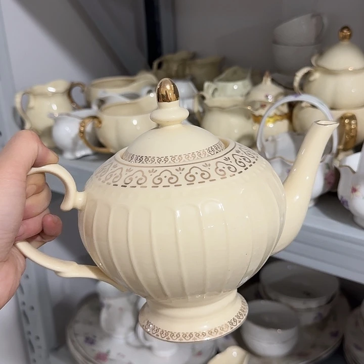 不挑瑕疵发 茶壶一个