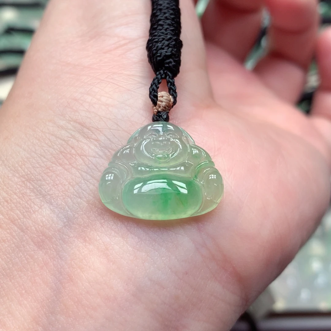 翡翠未镶嵌颈饰佛公