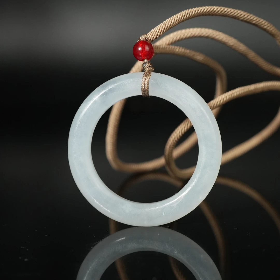 lot59清代冰种翡翠袈裟环