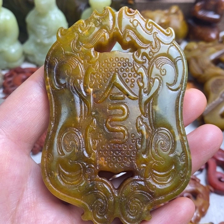 未镶嵌蛇纹石玉颈饰81