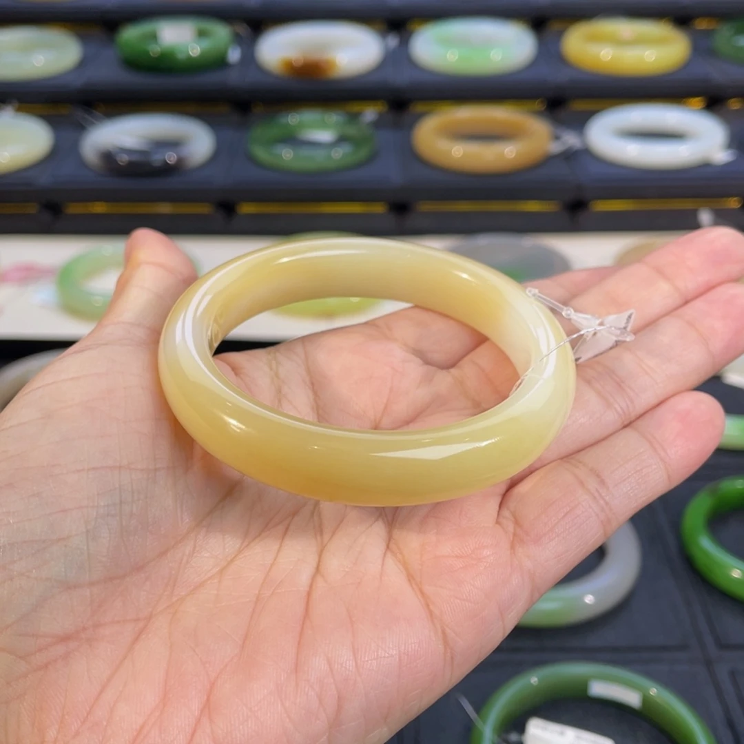 和田玉未镶嵌手镯蜂蜜糖白55