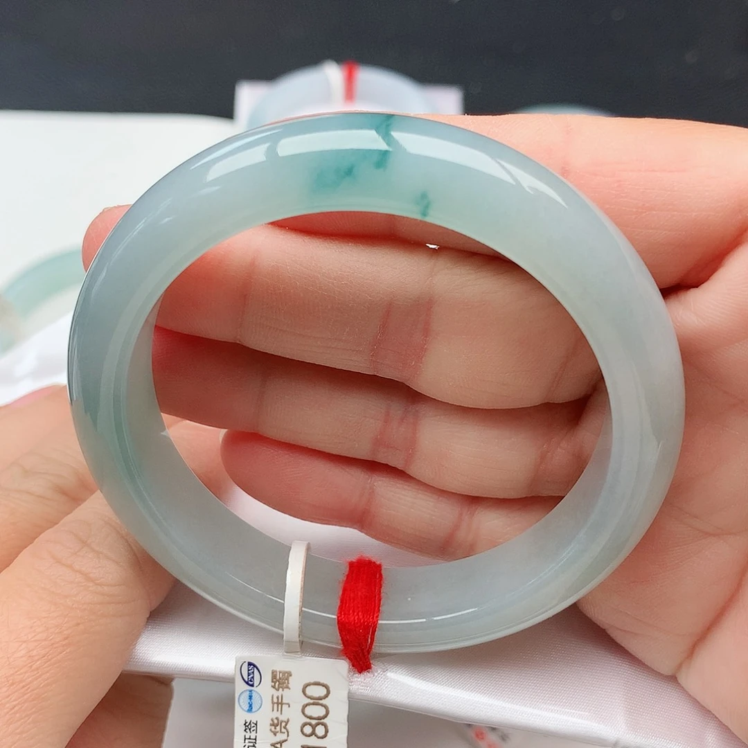 翡翠手镯未镶嵌天然翡翠