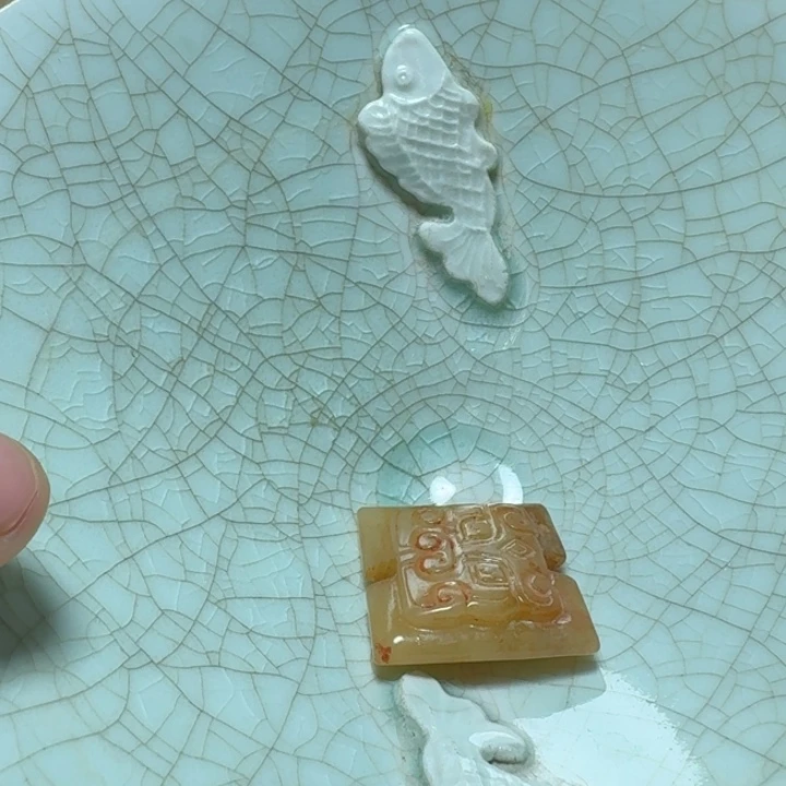 用***9瓷片双鱼青瓷开片大碗