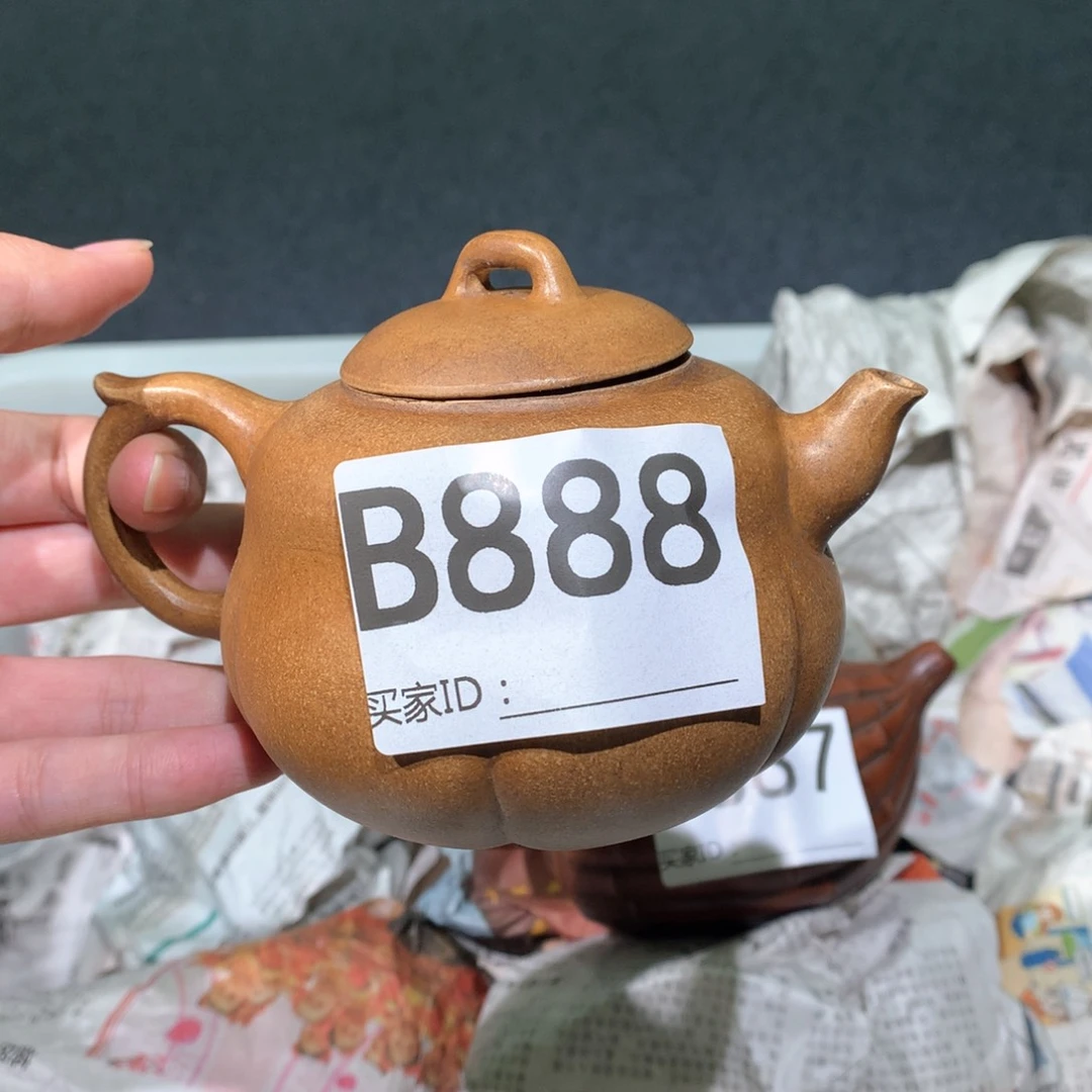 紫砂茶壶。    888