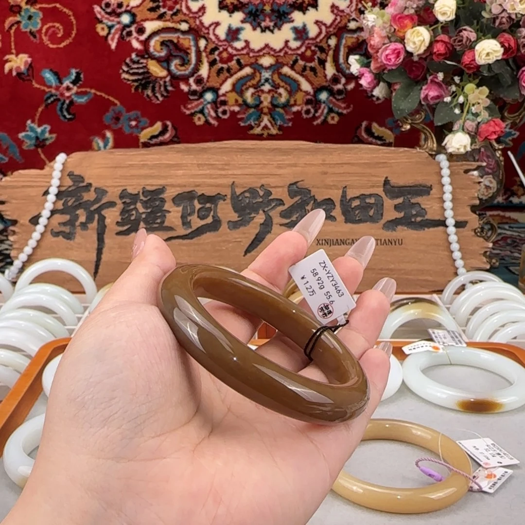 未镶嵌手镯和田玉（糖玉）新疆和田玉全糖手镯大气