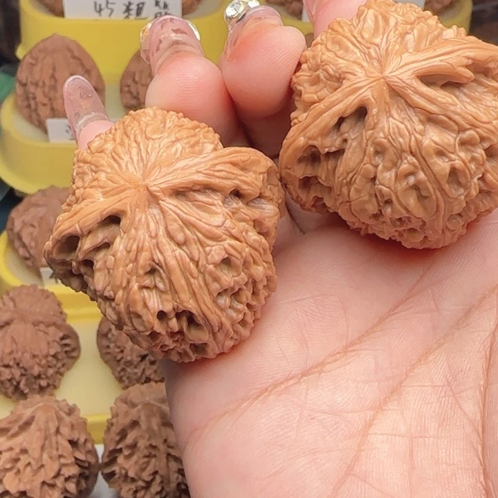 大***哥吊坠桃核汪汪核桃南僵尸