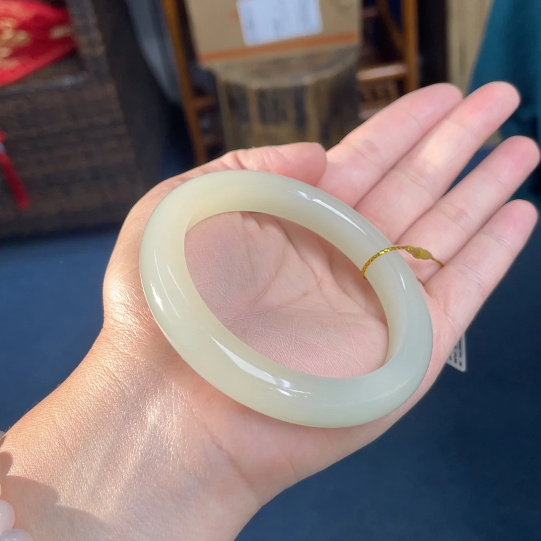 和田玉未镶嵌手镯