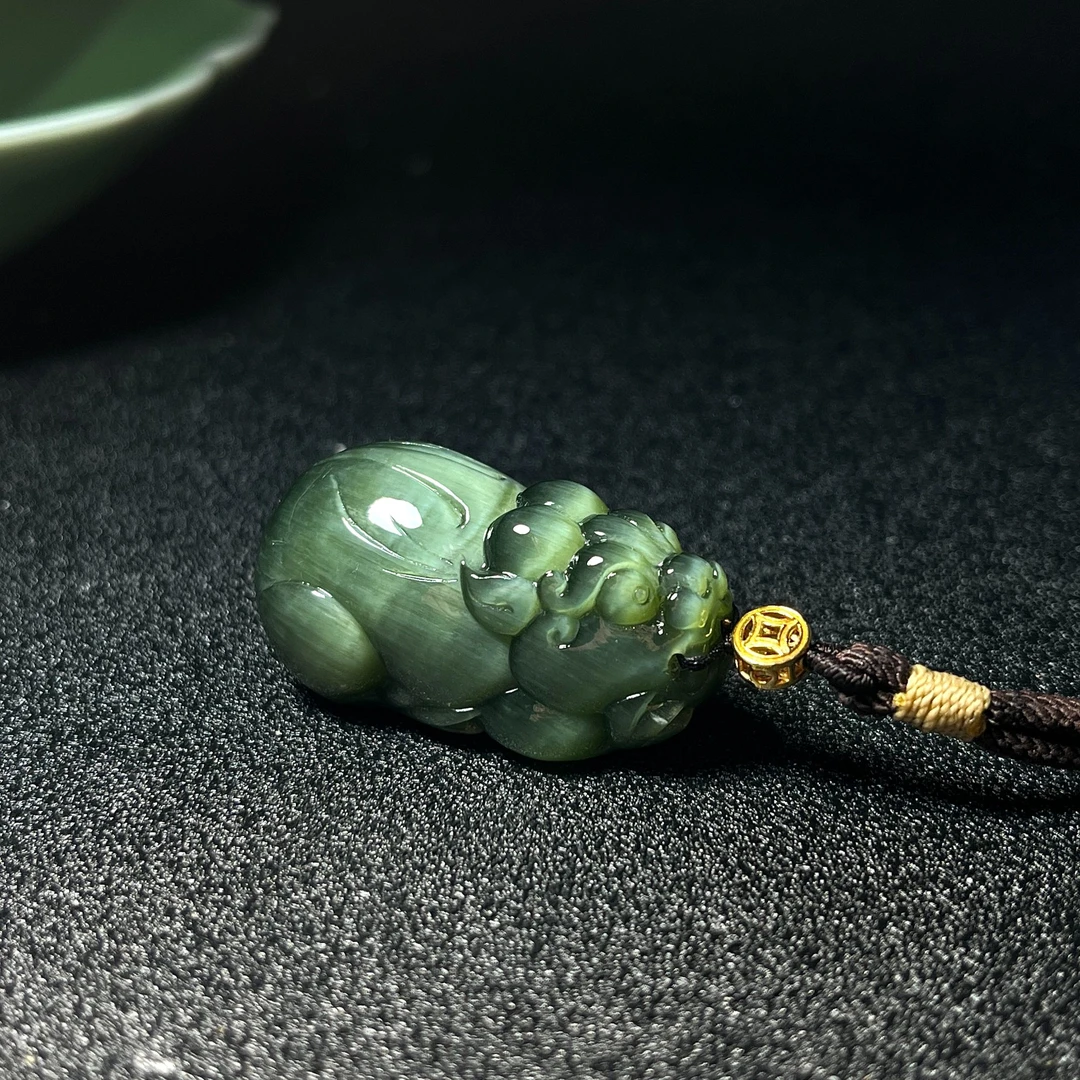 孤品俄罗斯碧玉貔貅吊坠猫眼和田玉挂坠貔貅招财玉石挂件男女款