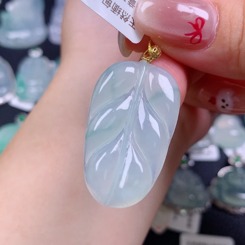 【闪购商品】翡翠18K金镶嵌颈饰叶子