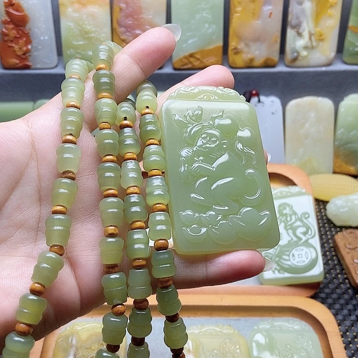 陈***丽新疆昆仑山脉料猴子