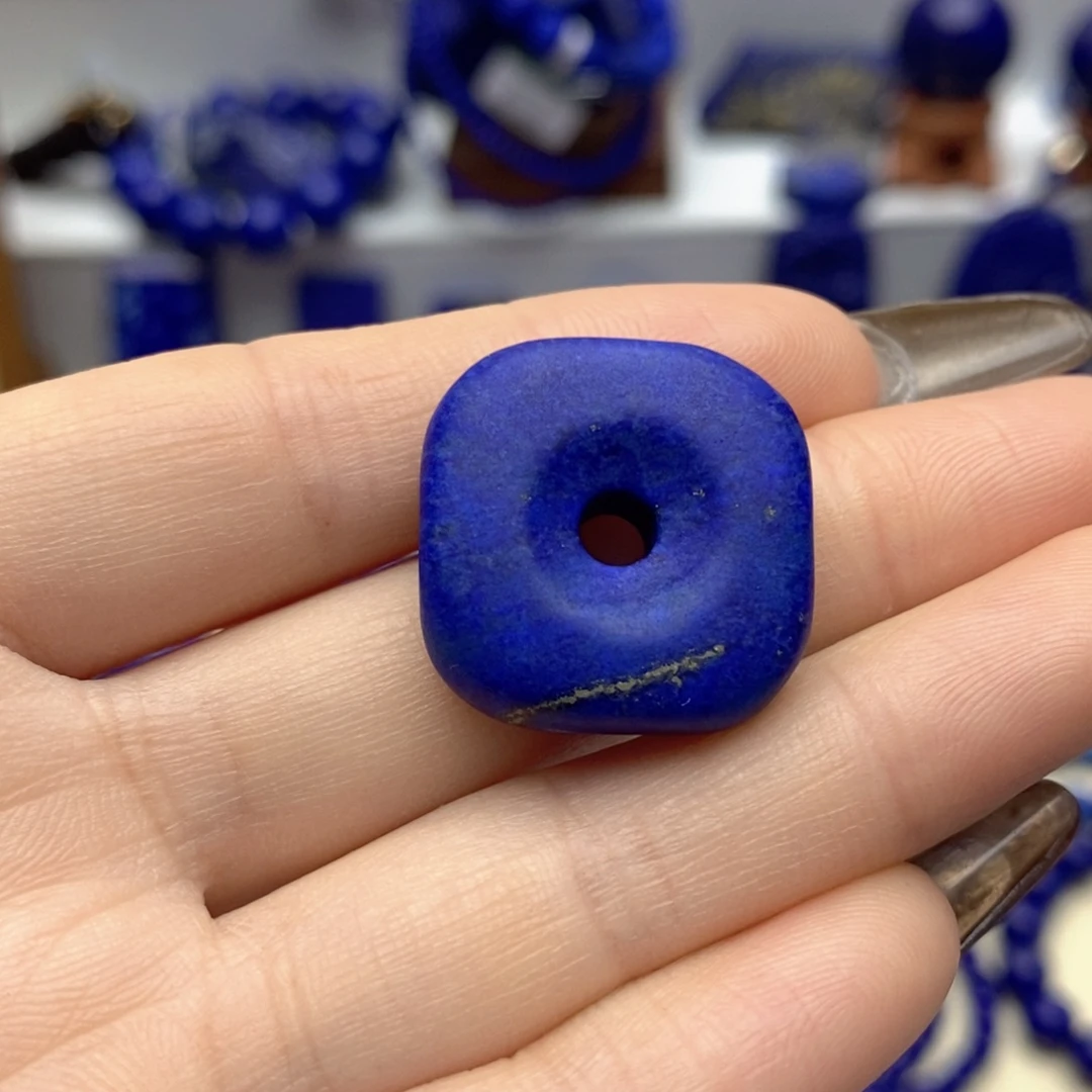 青金石未镶嵌颈饰