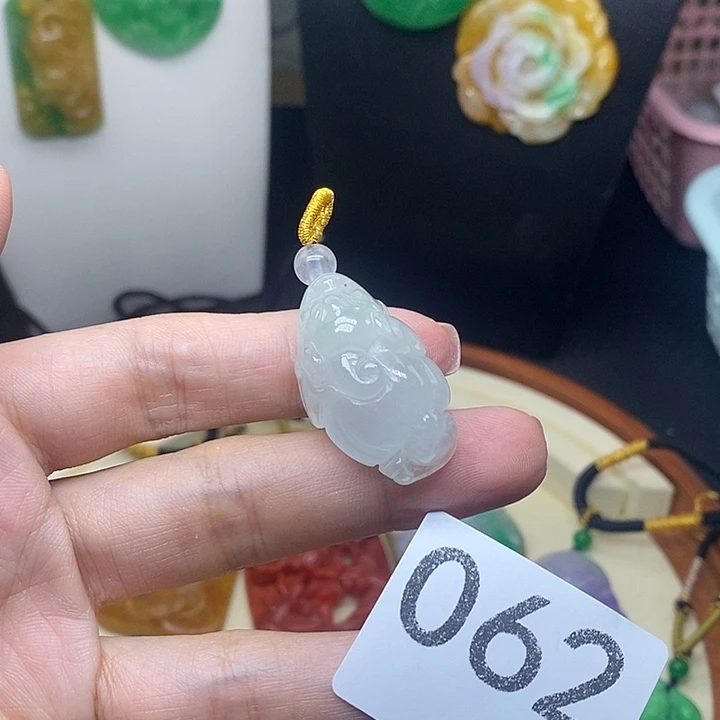 吊坠(赠链)未镶嵌翡翠