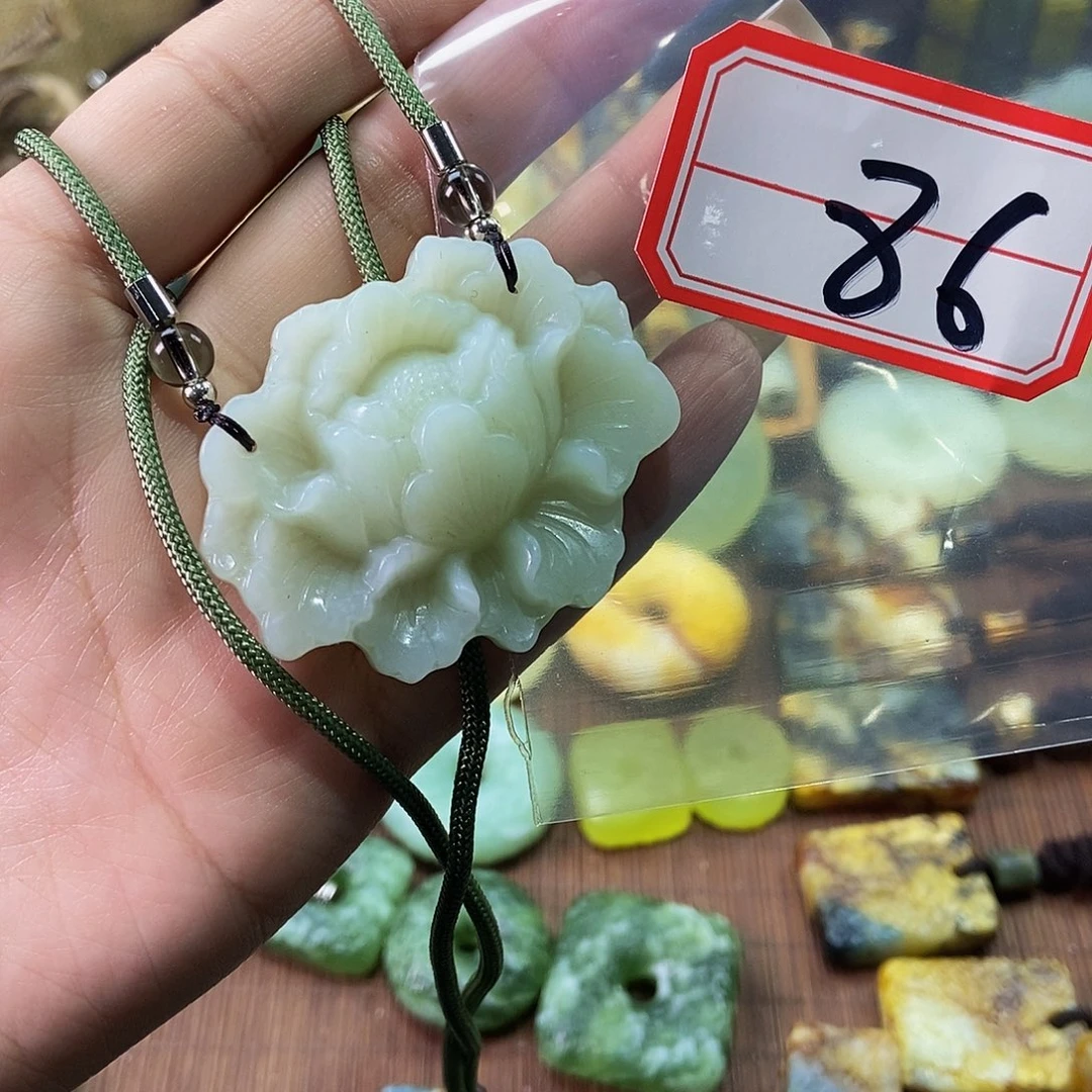 蛇纹石玉未镶嵌挂件