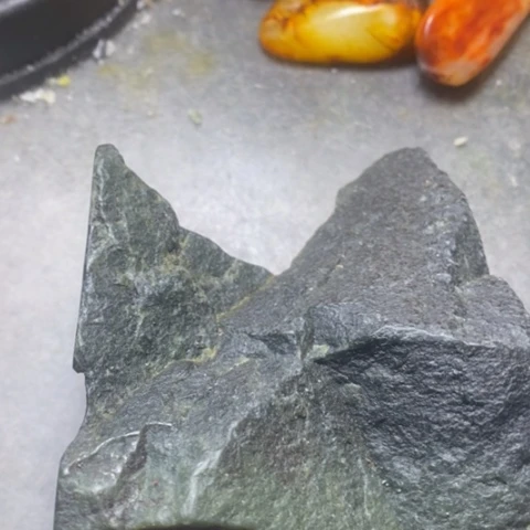 透闪石质玉未镶嵌挂件