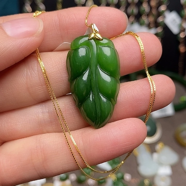 颈饰18K金镶嵌和田玉