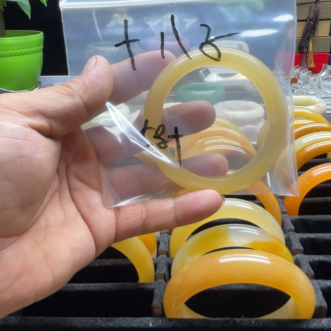 十****石英岩玉未镶嵌手镯