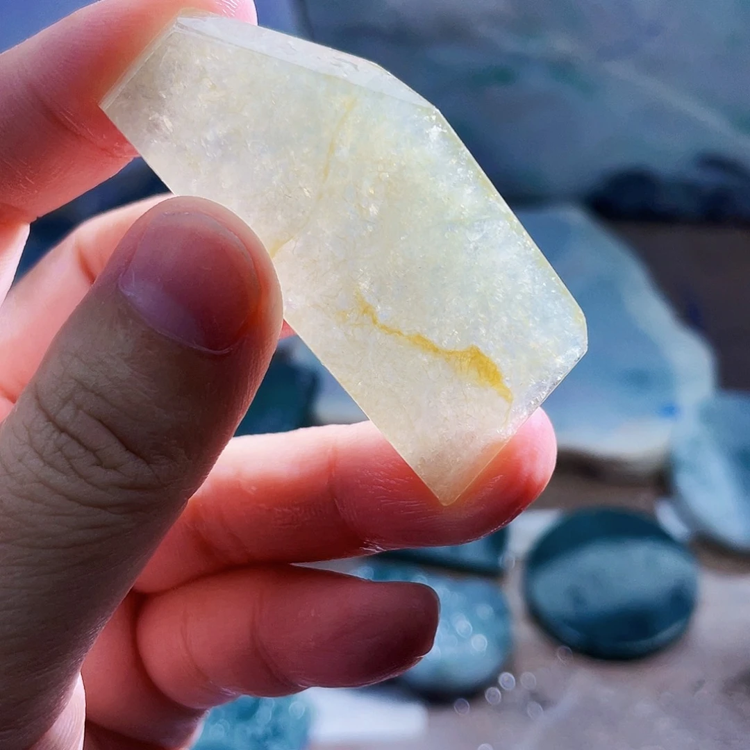 翡翠未镶嵌颈饰毛料64