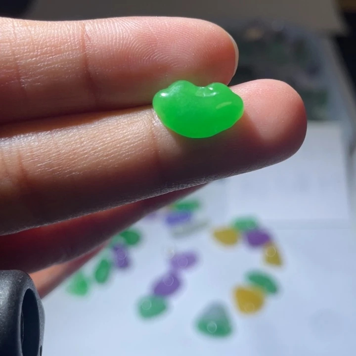 翡翠未镶嵌颈饰吊坠
