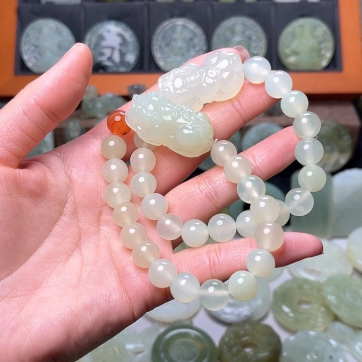 岫玉吊坠(赠链)未镶嵌蜂*