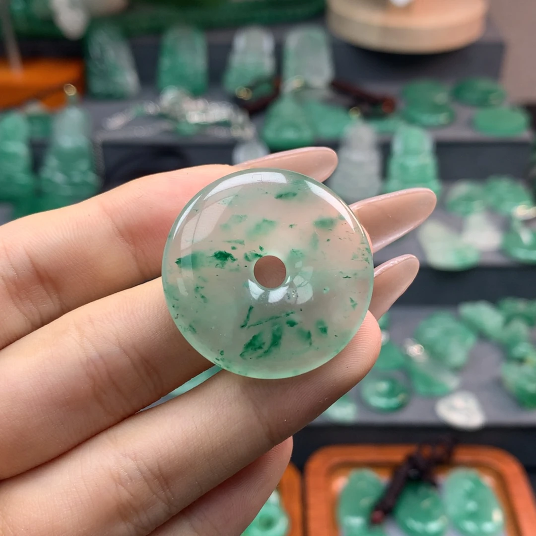 石英质玉（非洲翠）未镶嵌颈饰