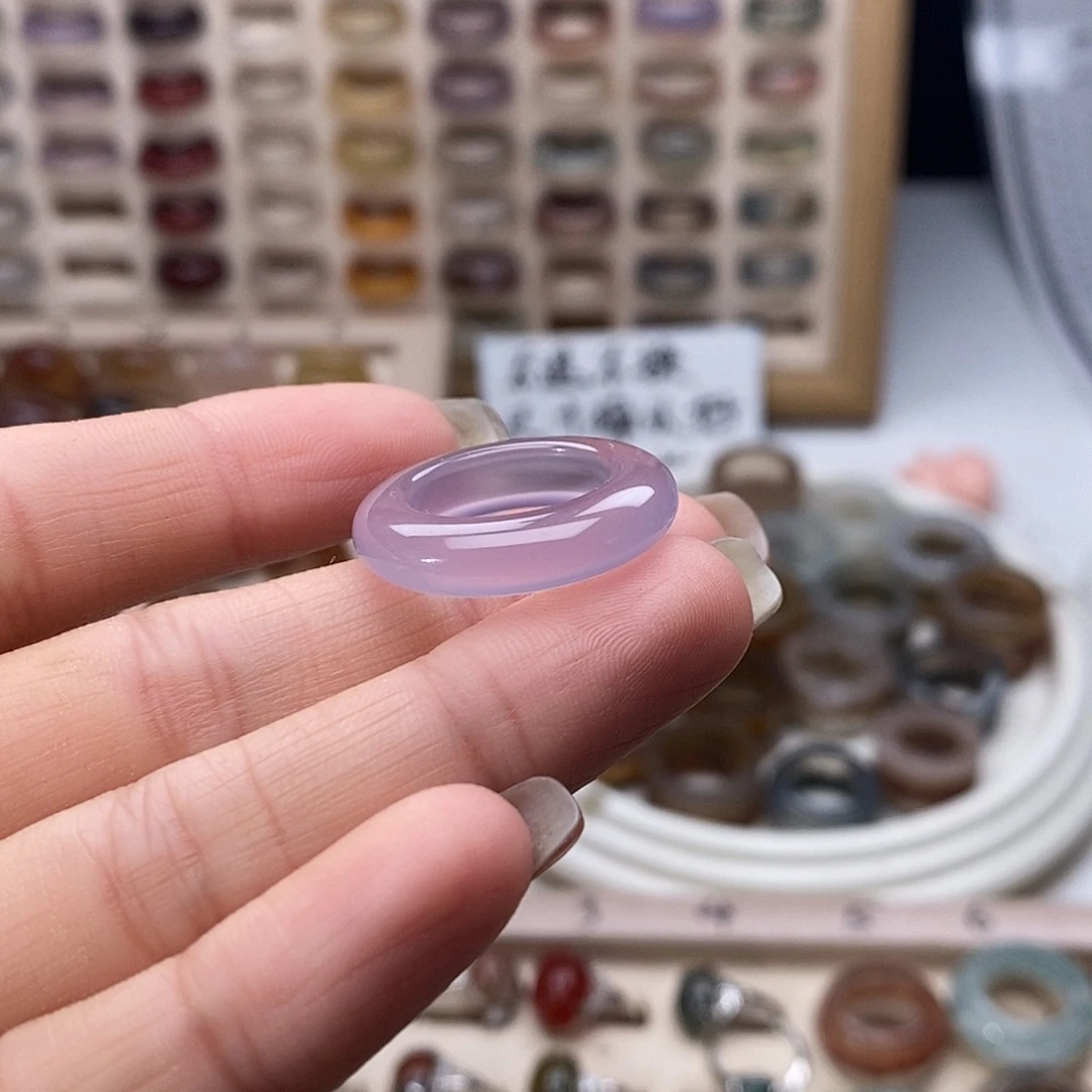 郑***儿未镶嵌戒指玛瑙/玉髓A 48不退换港11+
