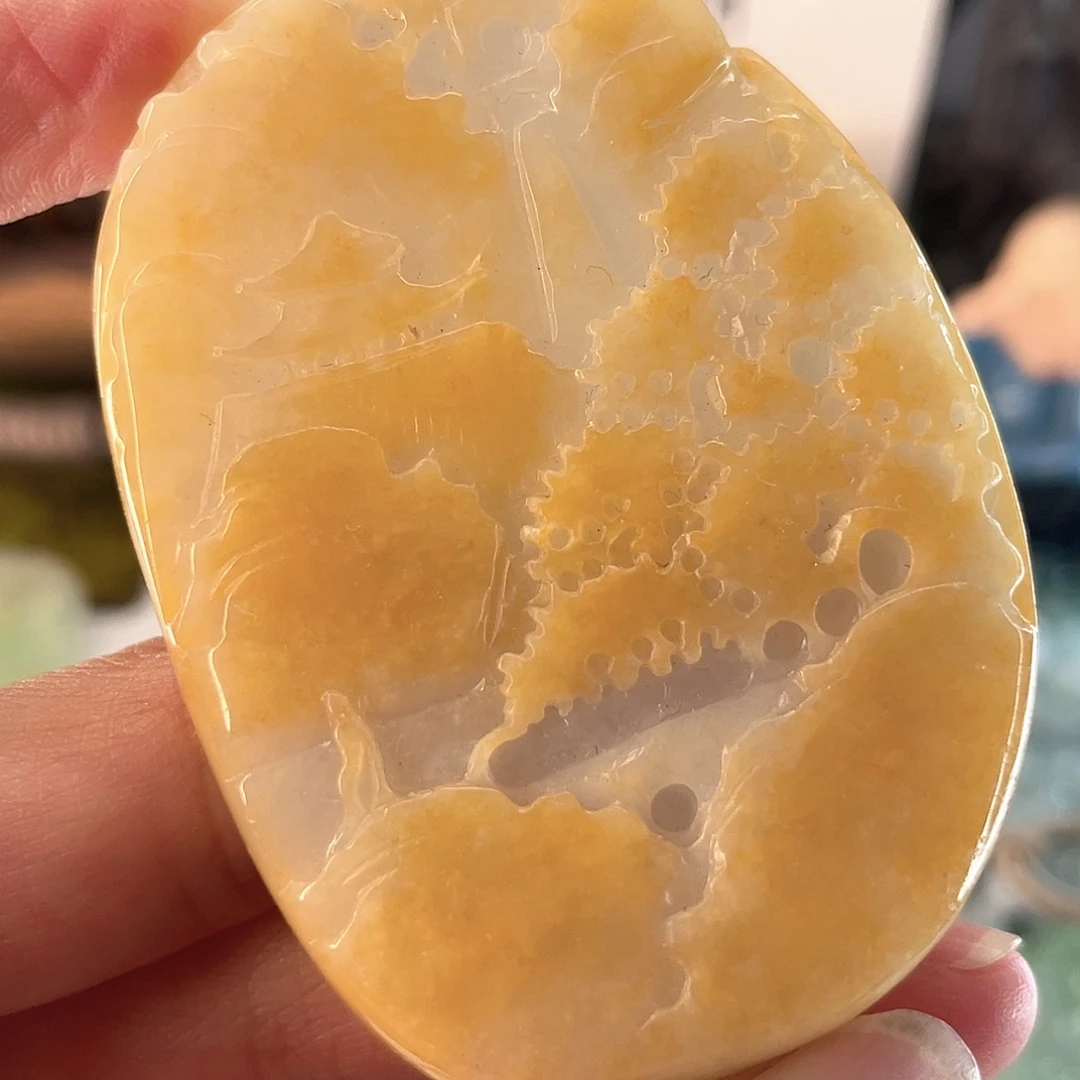 翡翠未镶嵌颈饰山水