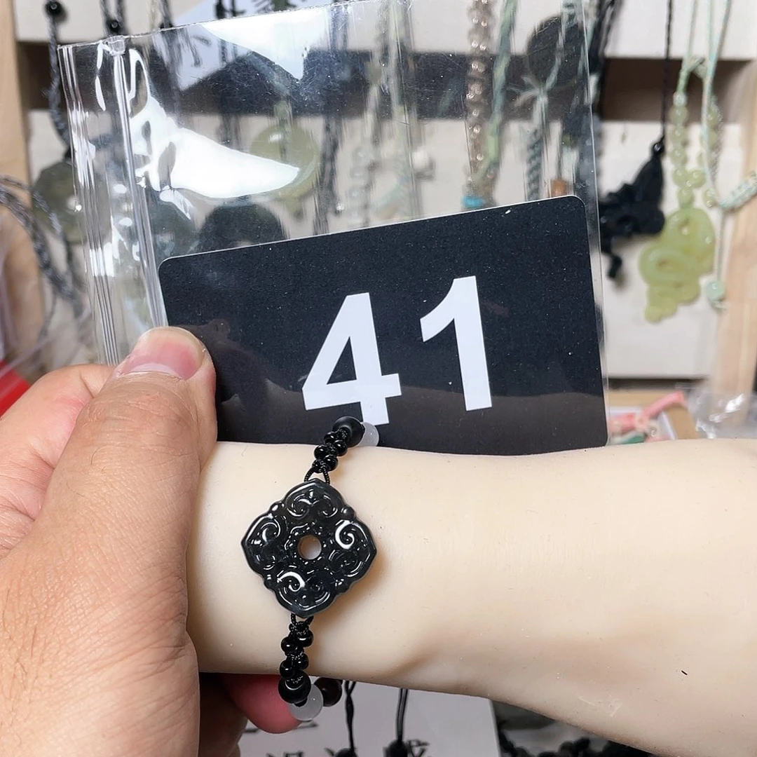 蛇纹石玉颈饰合金