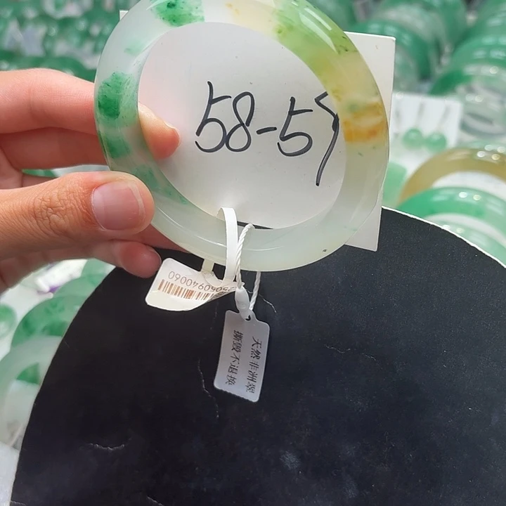 未镶嵌手镯石英质玉（非洲翠）