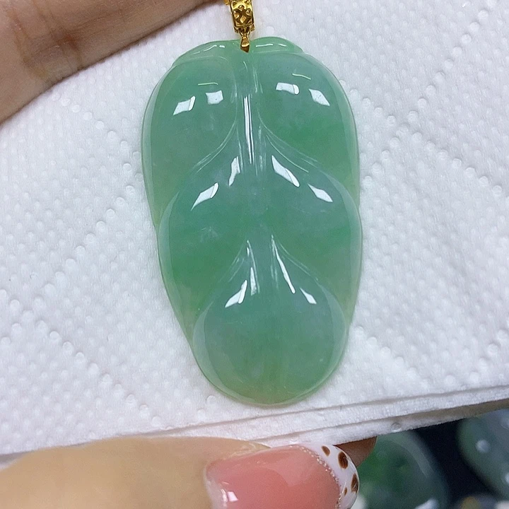 颈饰18K金镶嵌翡翠挂件