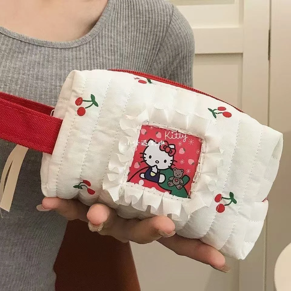 樱桃kitty猫化妆包便携式日系可爱贴布手腕包旅行便携洗漱收纳包