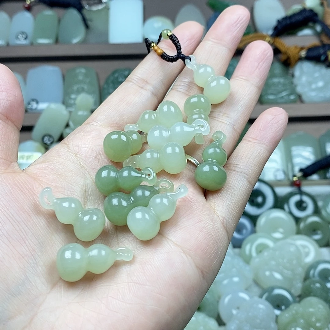 和田玉未镶嵌颈饰葫芦多样性发1件