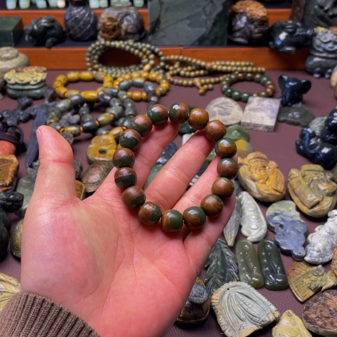 【闪购商品】未镶嵌透闪石质玉挂件扎***X