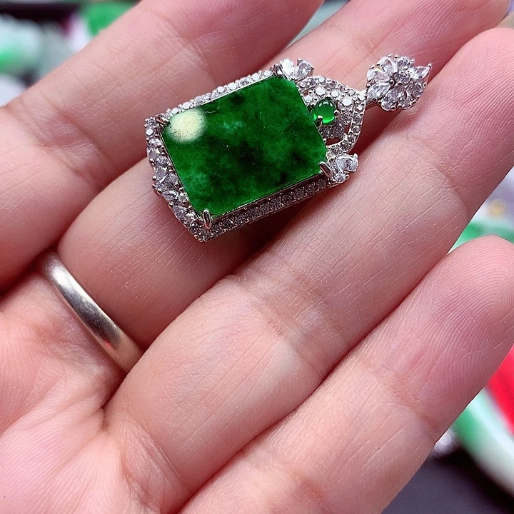 翡翠银S925镶嵌颈饰翡翠