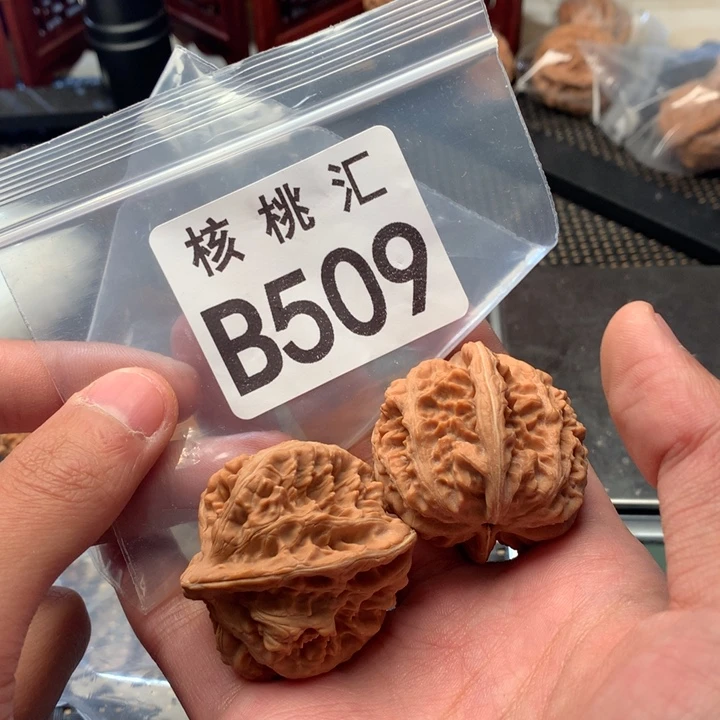 文玩核桃吊坠三羊谷