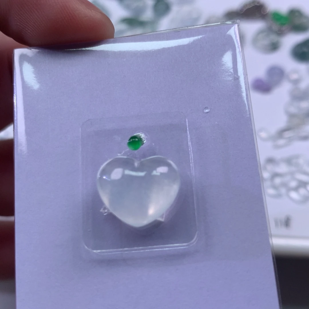 定制翡翠未镶嵌爱心