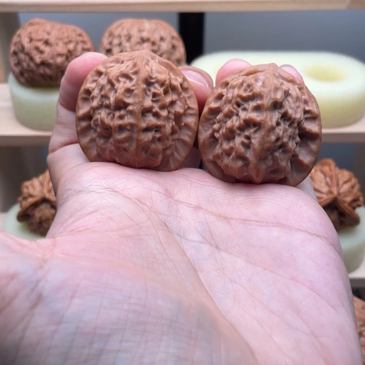 吊坠文玩核桃38全品瓷娃娃