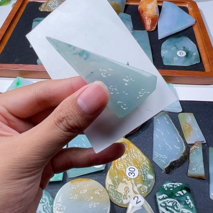 未镶嵌定制翡翠飘花小挂件料