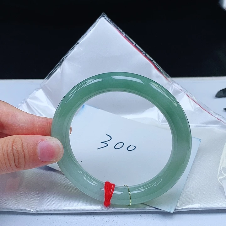 翡翠手镯未镶嵌55+圆条