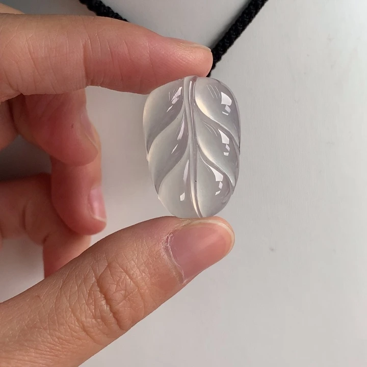 翡翠挂件未镶嵌…..