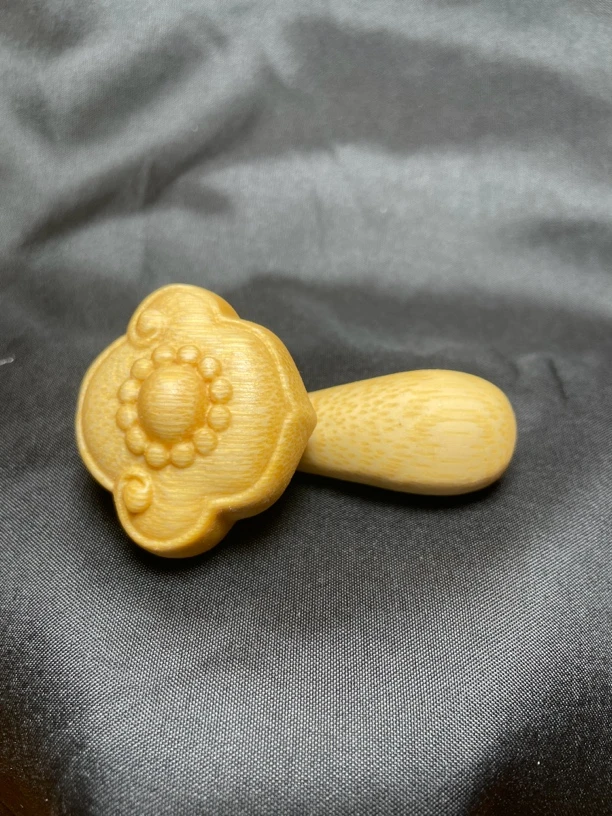 《小如意》实心竹龙血金丝竹竹雕竹刻把件《送油》