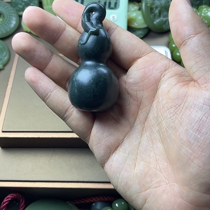 岫岩老玉（透闪石质玉）未镶嵌挂件山**逢